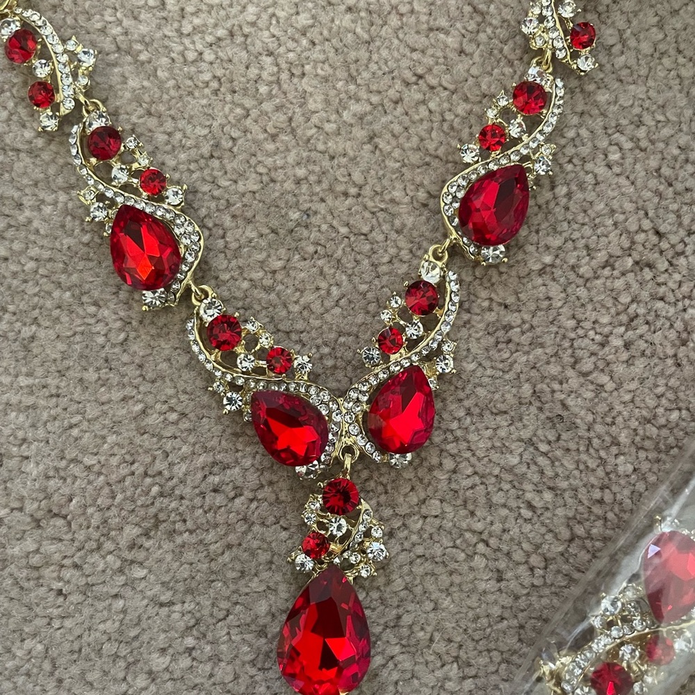 Red Jewelry Set - Picture 5 of 8